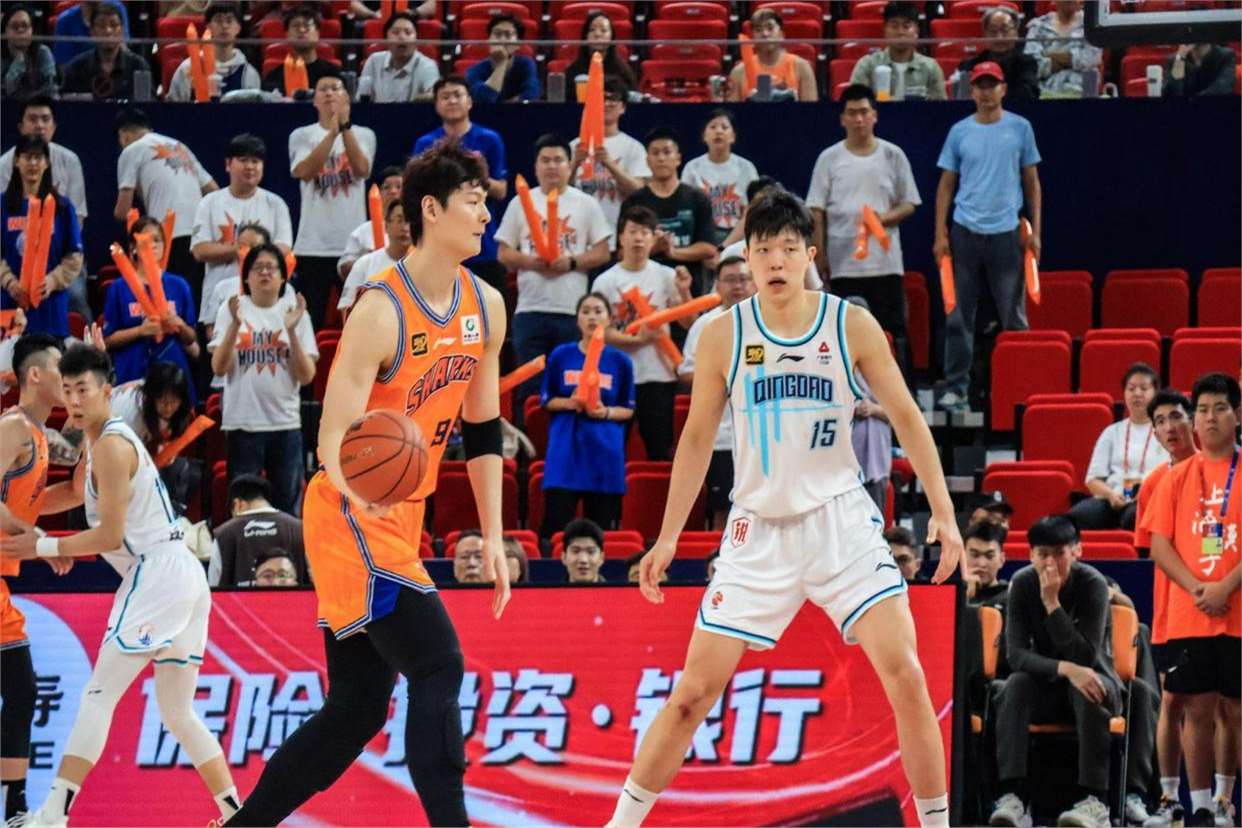 青岛黄海击败大连一方，豪取胜利
